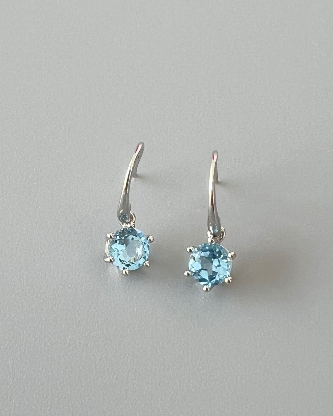 Round-cut Silver Earring