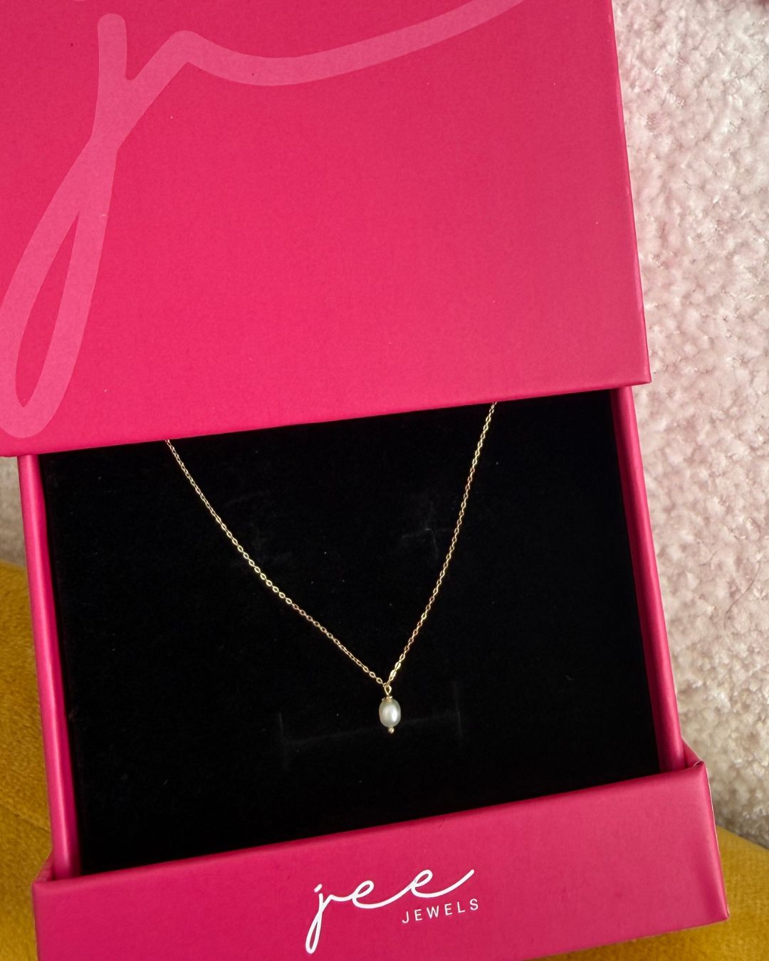 One Pearl Necklace
